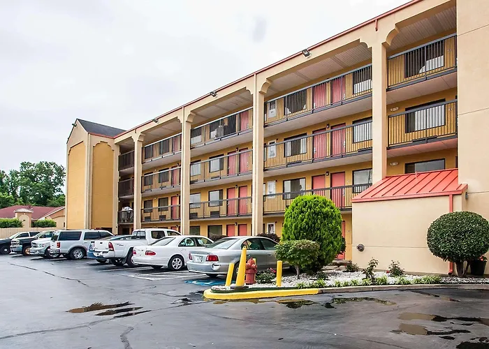 Econo Lodge Inn & Suites Memphis East